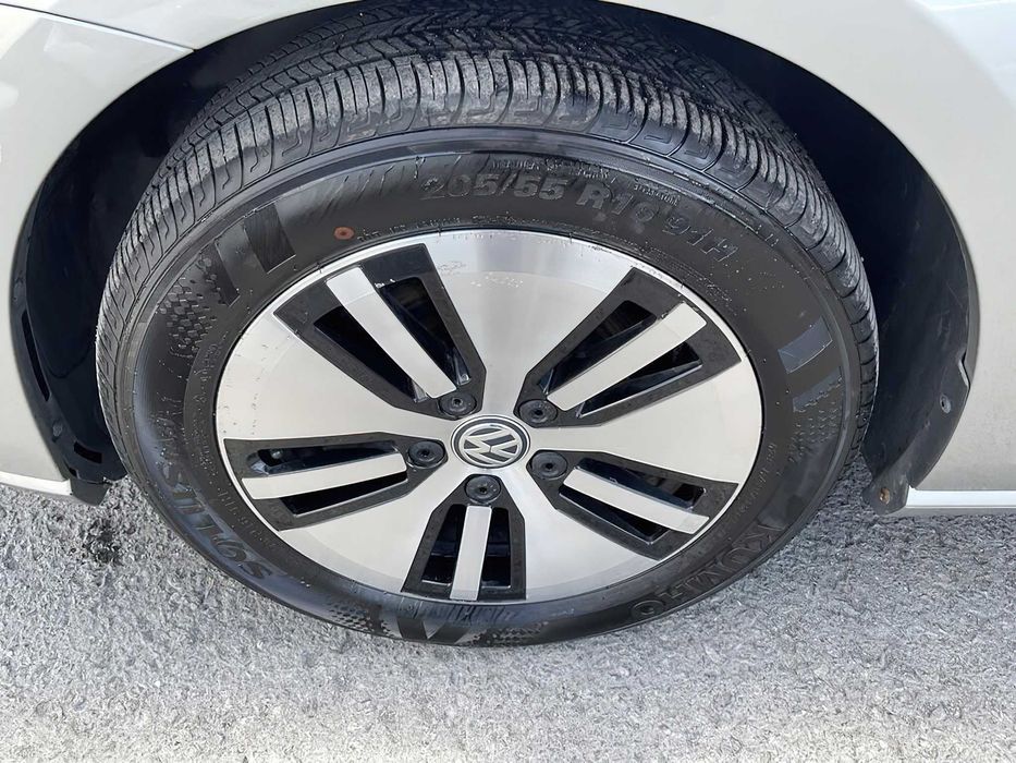 Volkswagen e-Golf SE      2019