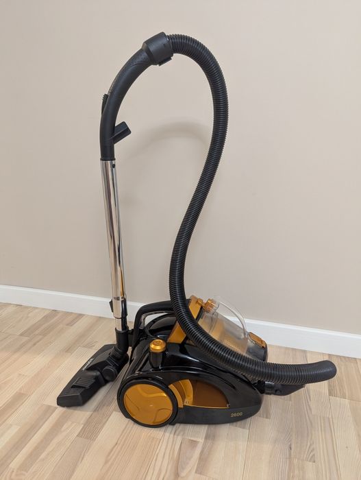 Odkurzacz bezworkowy/kolbowy