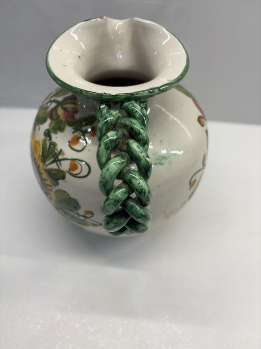 Kufle z kanionki oraz wloski wazon z motywem kwiatowym