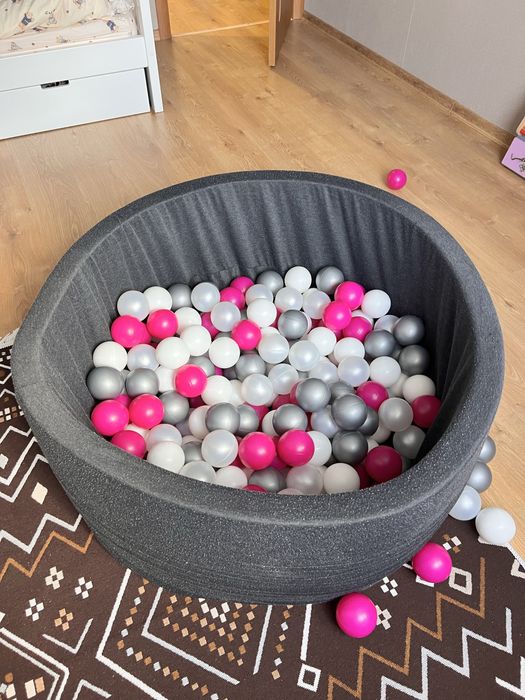 Сухий басейн з кульками, дитячий басейн