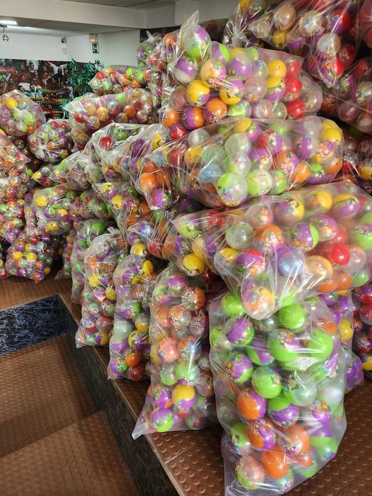 Bolas 90mm Com Brinde (Para Máquinas de Vending ou Festas)