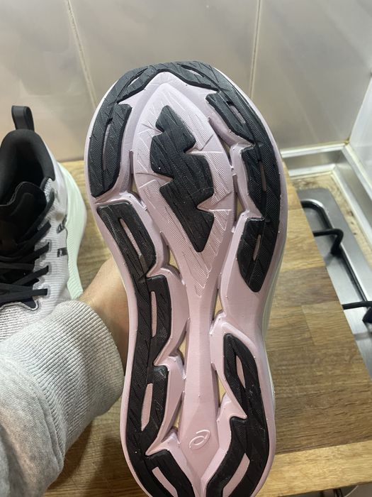 ASICS Superblast - Tamanho 43.5 - Novos a estrear