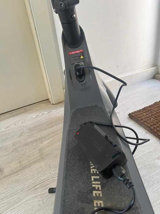 NIU KQi2 Pro Electric Scooter 300W + Helmet + Lock + Accessories