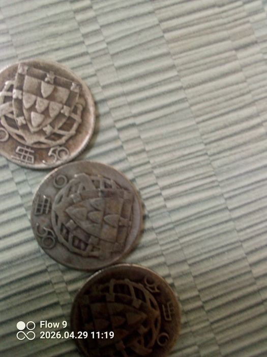 Lotes de 3 moedas em prata 650 de 5 escudos anos 30 e 40