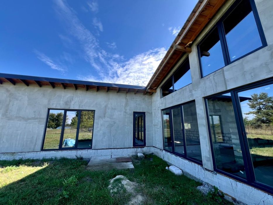 Елітна дача на березі річки біля лісу «Фотон»