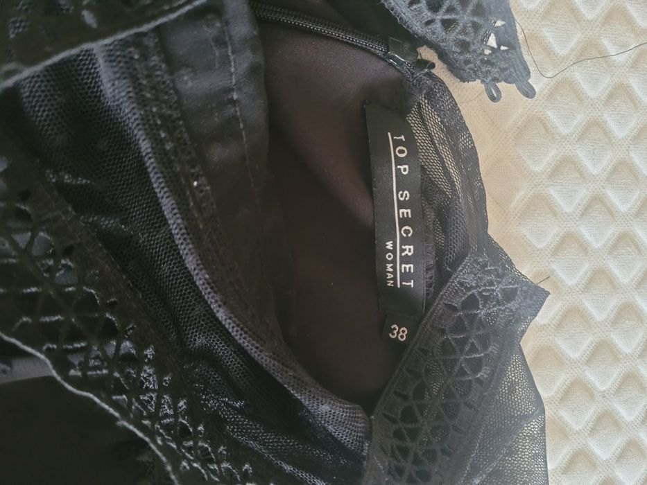 Sukienka koronkowa z halka