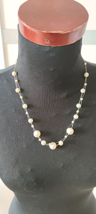 Elegancki naszyjnik kremowe kuleczki
