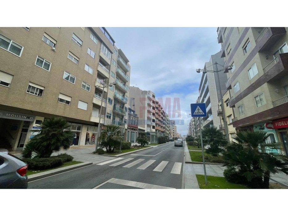 Garagem fechada Av. Mouzinho, Póvoa de Varzim