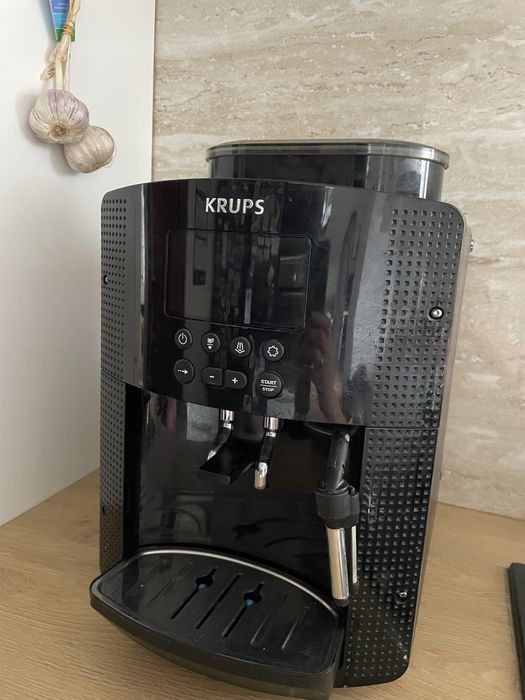 Ekspres ciśnieniowy do kawy Krups Essential EA816B70