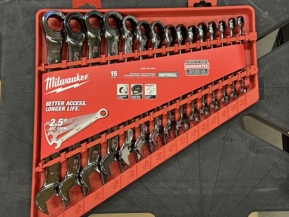 Набір ключів рожково-накидних з тріскачкою дюймових MAX BITE MILWAUKEE 17шт