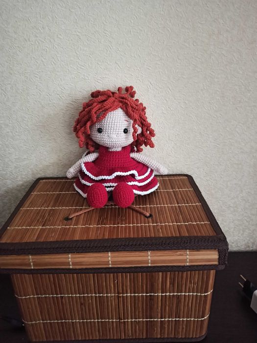 Кукла игровая, вязаная.