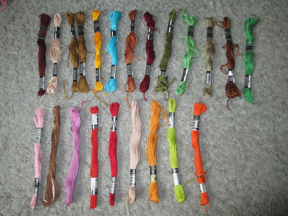 Zestaw 63 szt używanych różnych mulin z Ariadny, Odry i DMC, czeska