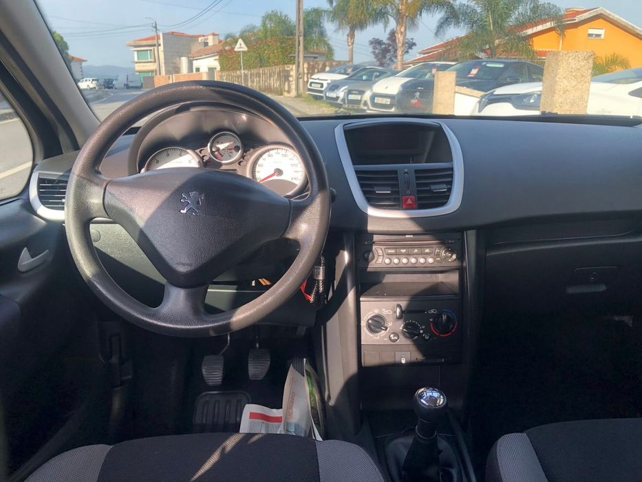 Peugeot 207 gasolina 140mil klm