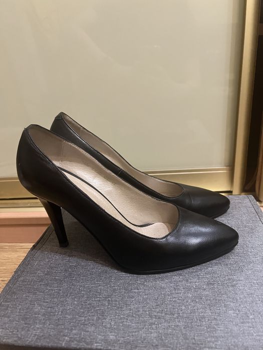 Чорні підбори лодочки класичні