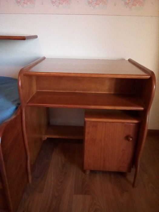 Quarto de bebé convertível em cama de solteiro em madeira maciça