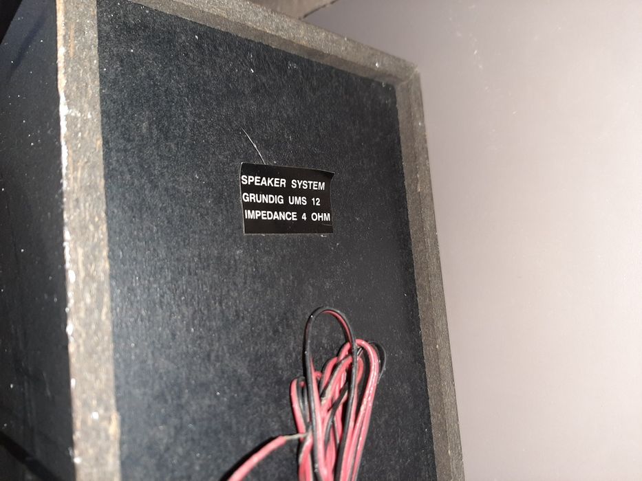 2 colunas de som Grundig