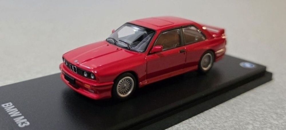 Miniatura 1:64 BMW E30 M3, oryginalna, nowa