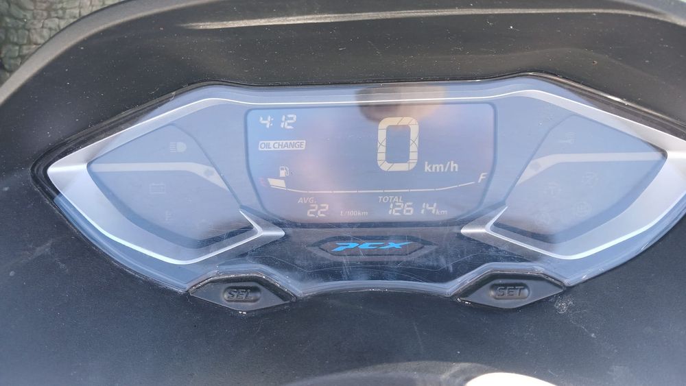 Vendo moto PCx 2023 , com 13 mil km , as revisões feita na Honda, moto de mulher .Como nova