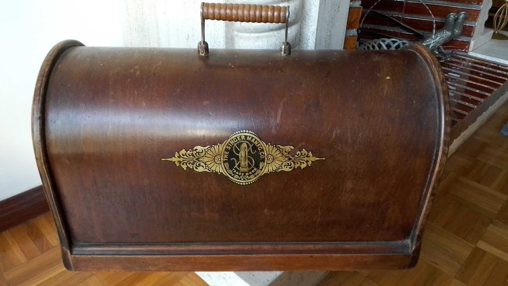 máquina de costura SINGER, de manivela, em bom estado