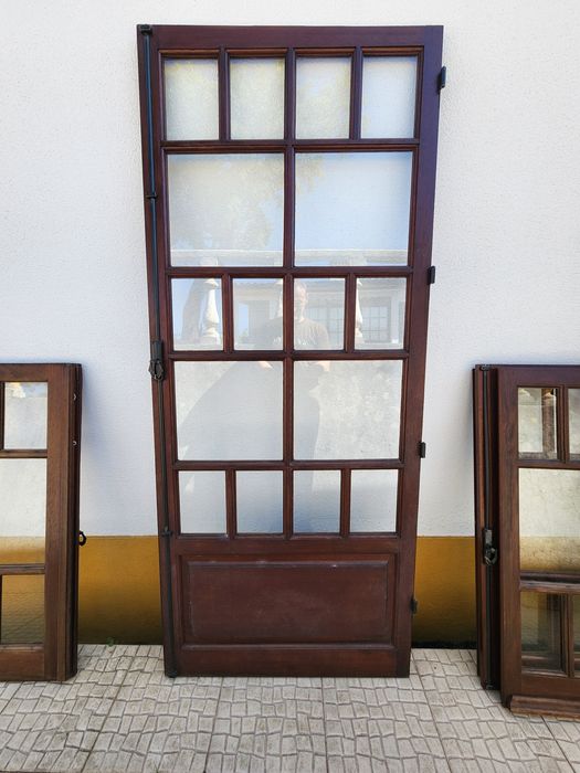 8 Janelas/Porta em Madeira Cambala c/ Vidro (16 Folhas sem Aro)