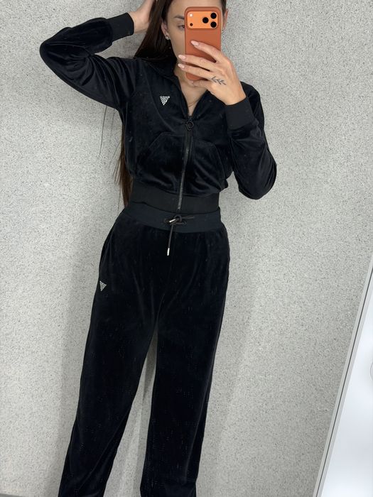 Спортивний велюровий костюм Guess