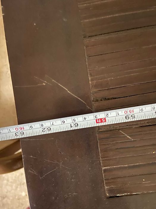 Mesa de madeira de jantar