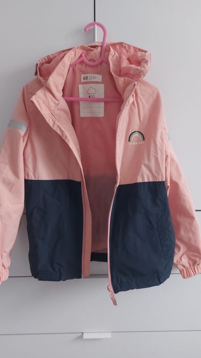 Гарна легка куртка на дівчинку