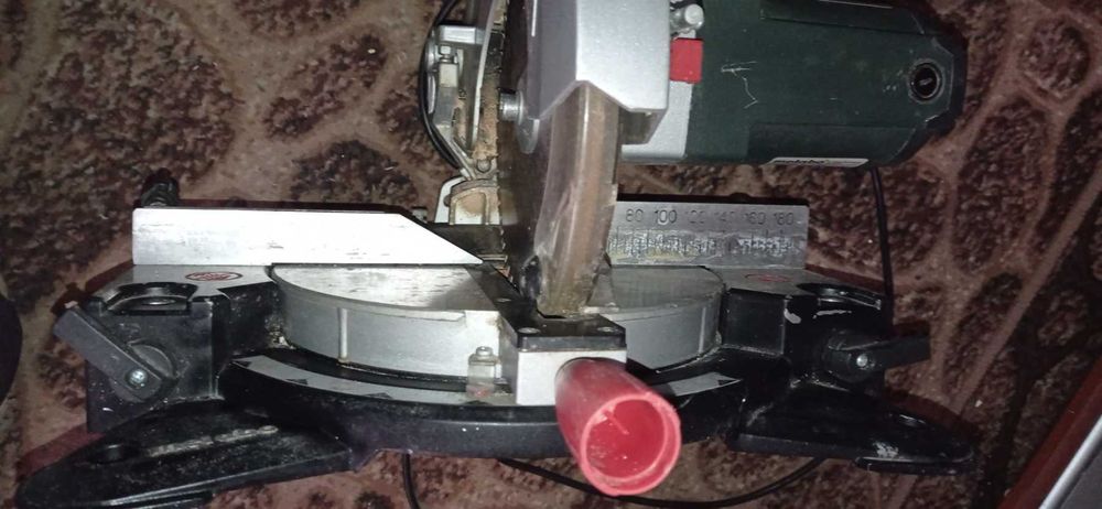 Пила торцовочная Metabo KS 216 M Lasercut