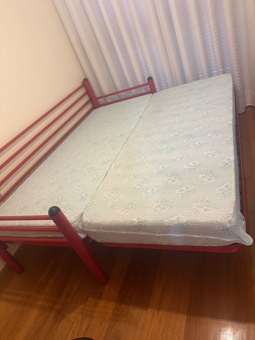 Sofá-Cama em armação dupla de metal