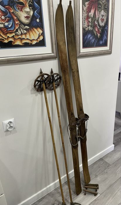 Zabytkowe narty drewniane