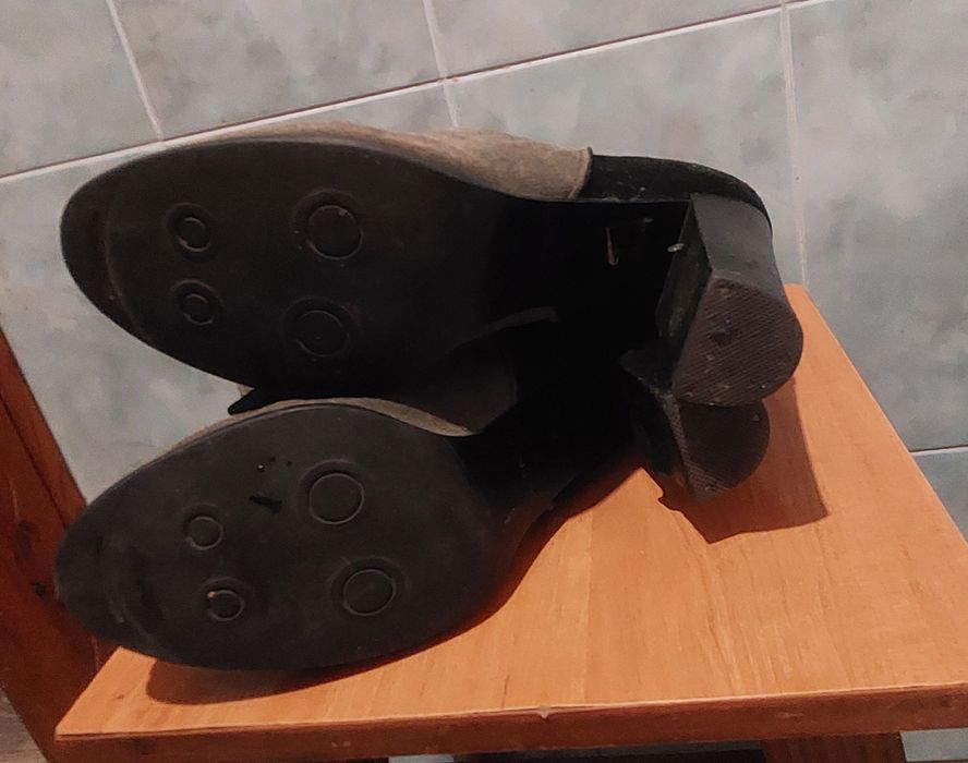 женские замшевые сапоги на каблуках, размер 38.