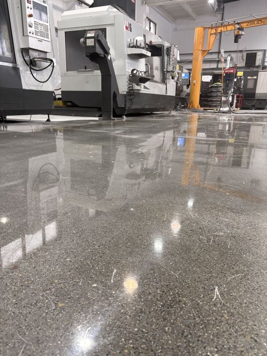 Renowacja posadzek przemysłowych, szlifowanie, polerowanie, frezowanie