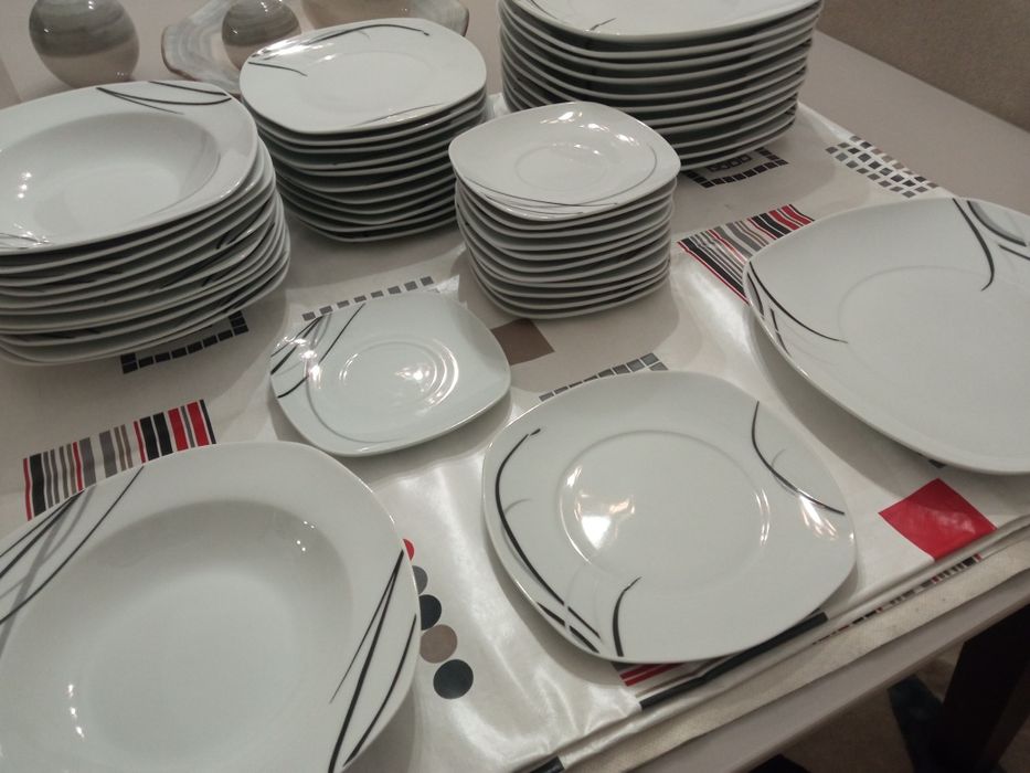 Conjunto de pratos quase novos