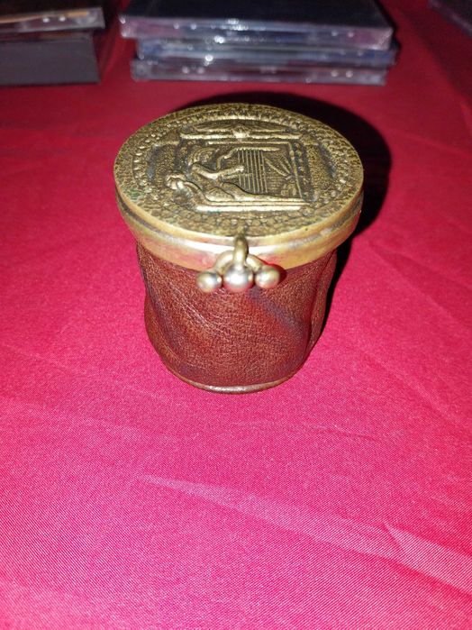 Porta Moedas Antigo - Pele e latão