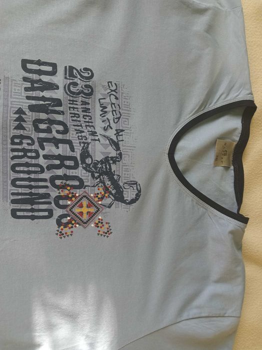 T-shirt męski niebieski z kolorowym nadrukiem XL