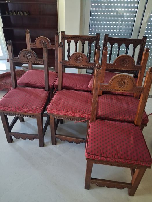 Conjunto de mesa com 5 cadeiras