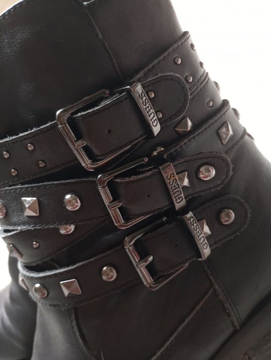 GUESS 41R czarne botki na słupku Colleen z ćwiekami 27cm wkładka