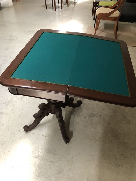 Mesa de jogo mogno