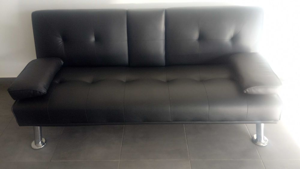 Sofá cama com oferta de TV LG 42" (108 cms)