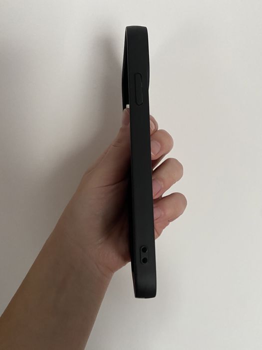 Чорний чохол на IPhone 11