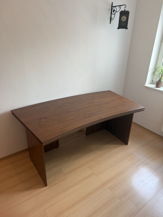 Duże biurko gabinetowe