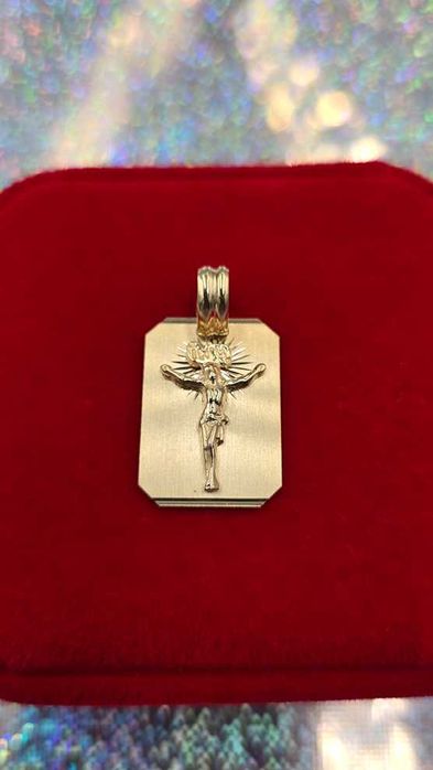 585 Piękny złoty medalik