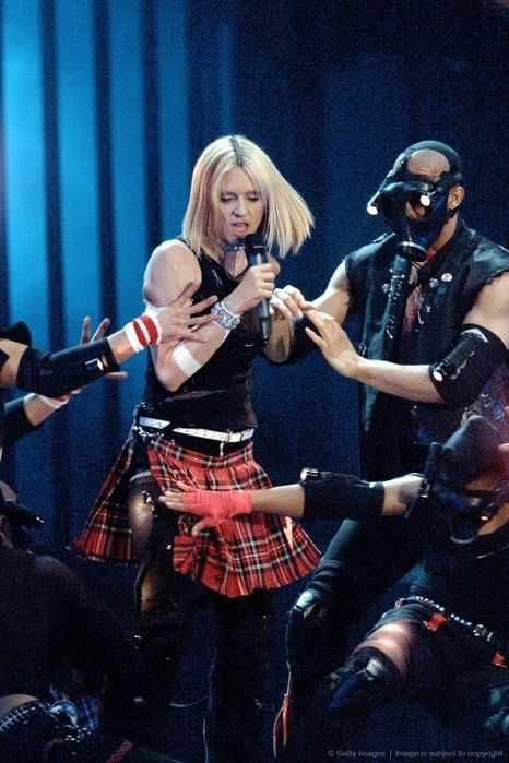 MADONNA - Drowned World Tour 2001 | Concerto Espetacular da Rainha POP