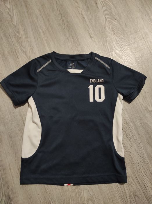 Футбольні форми, футболки, шорти