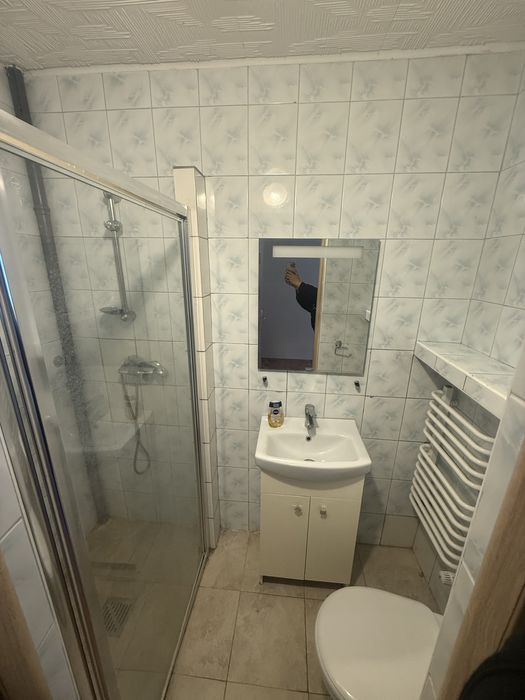 Dom mieszkalny z garażem i dwiema lazienkami