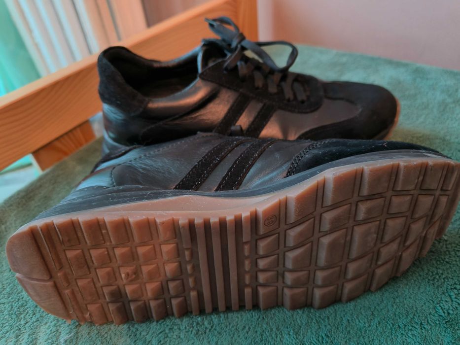 Buty sportowe damskie