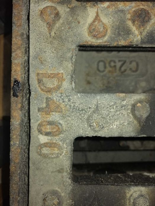 Wpust żeliwny kratka D400