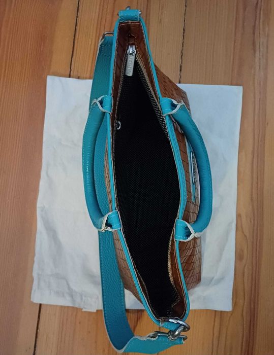 Mala Muu em pele castanho e turquesa como nova