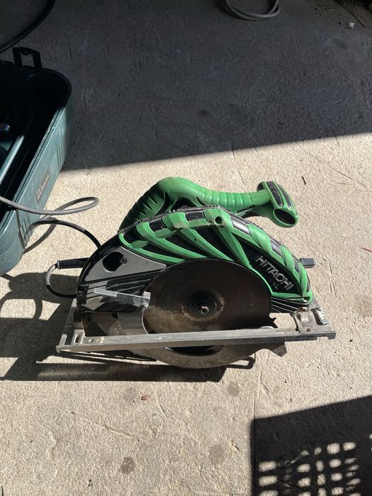 Serra Elétrica Circular HITACHI (235 mm)