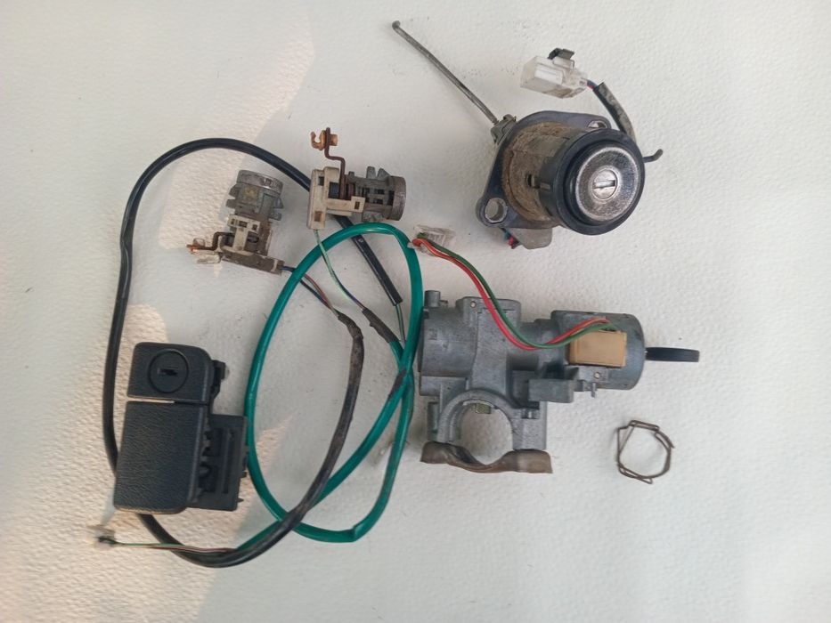 Комплект замків Mazda 323 BA F